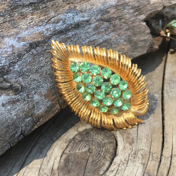 Vintage Mid Century Pale Green Rhinestone Gold Leaf Pin Brooch - Picture 5 of 10